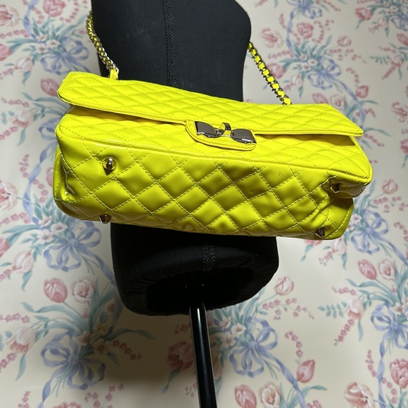 AMRITA SINGH QUILTED PATENT YELLOW BOW BAG - Picture 5 of 8